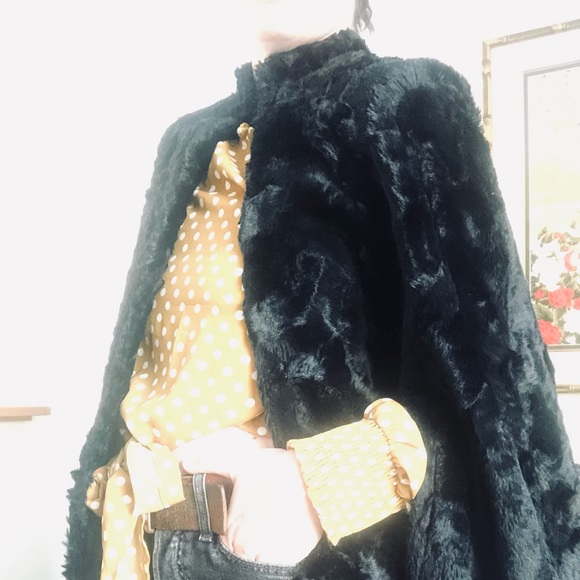 Floor length fur cape - Picture 2 of 5